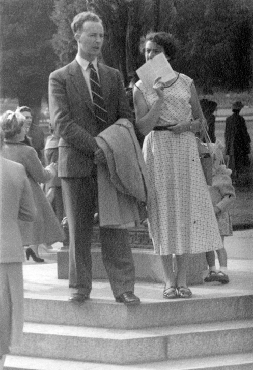 Ham Court,2-8 Couple PNG