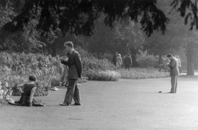 Ham Court,3-8 People on lawn PNG