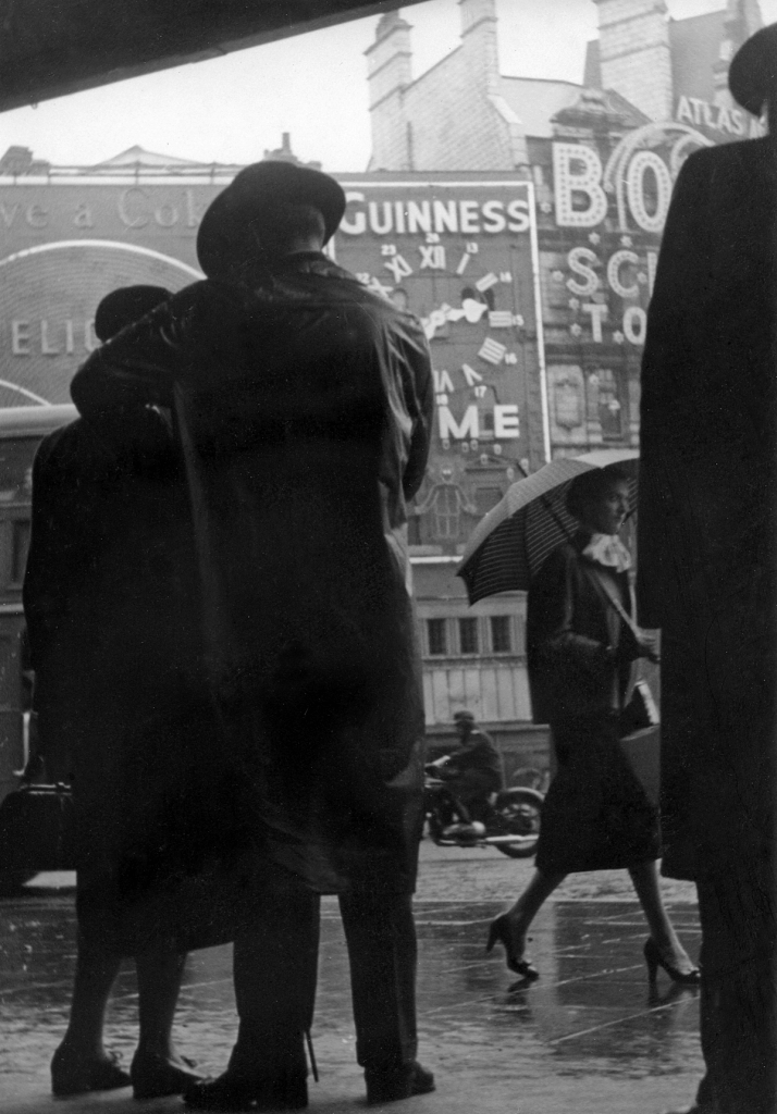 Picdadilly in the rainPNG