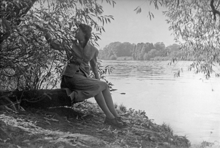 Girl at Thames 1-88PNG