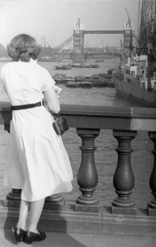 London Pool Chick,1-67PNG