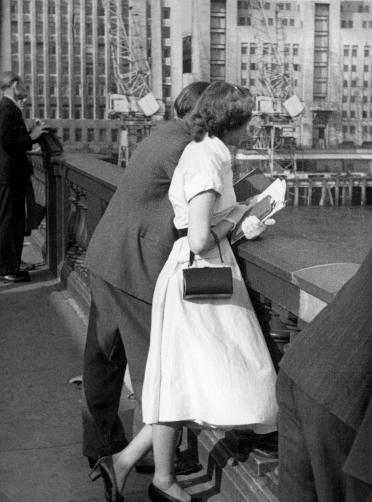 London Pool Chick,2-67PNG