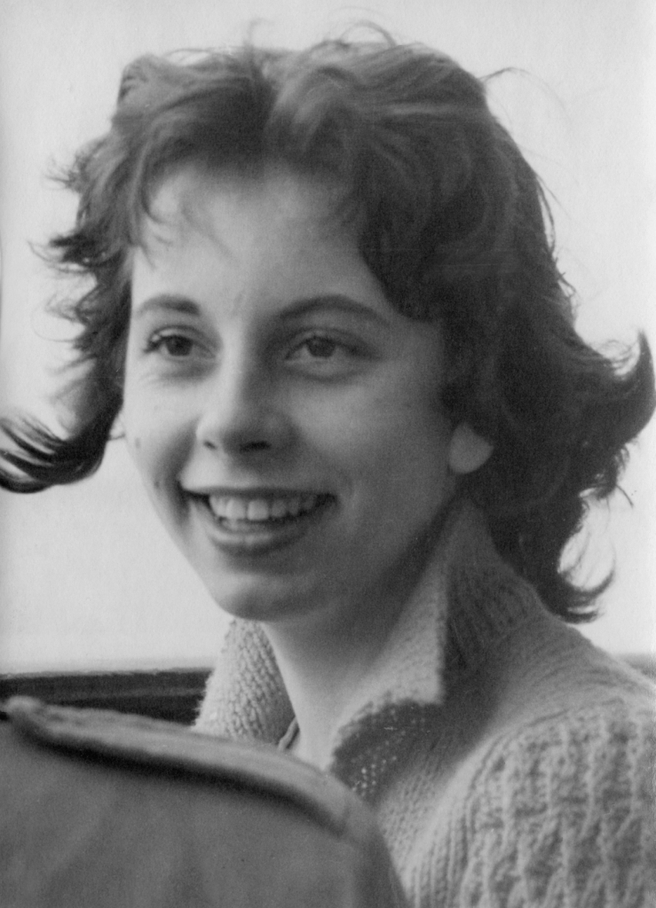 RS, Young Woman-98 PNG