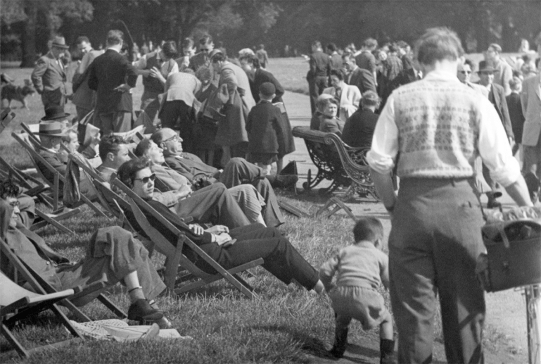 Sunday Boating Pond-85PNG