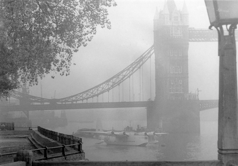 Tower Br.&Flying Boat-75PNG