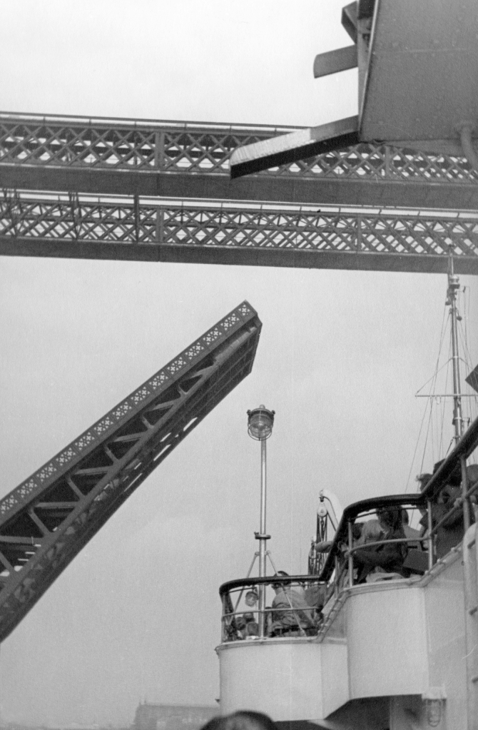 Tower bridge up for RS-90 PNG