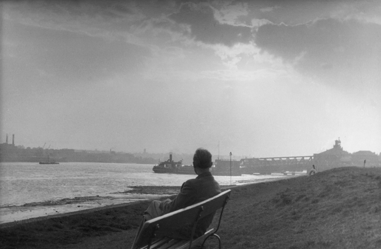 HR Evening by the Thames-124 PNG