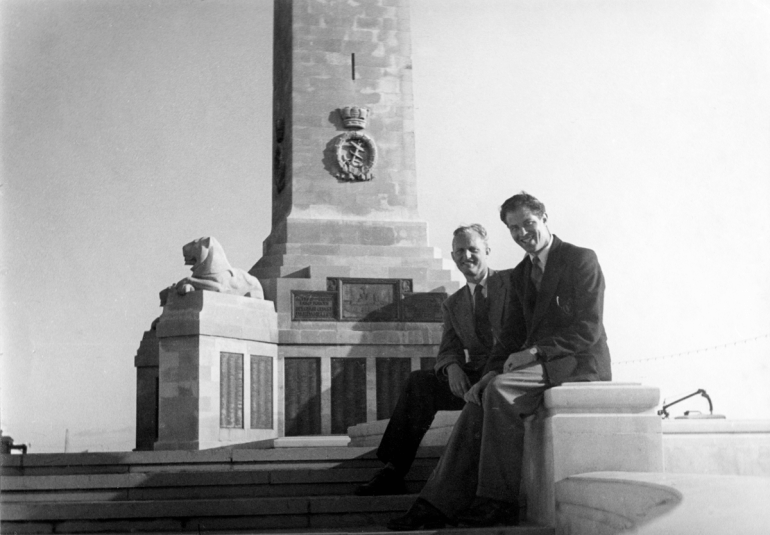 Portsm.Hans Richard&newfriend PNG